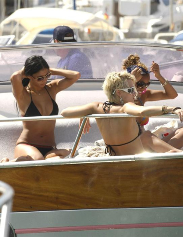 Séance bikini pour Nicole Scherzinger et les Pussycat Dolls 