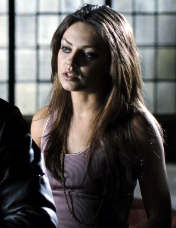 Mila Kunis très décolleté pour Max Payne