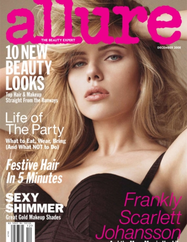 Scarlett Johansson célèbre la fête du décolleté