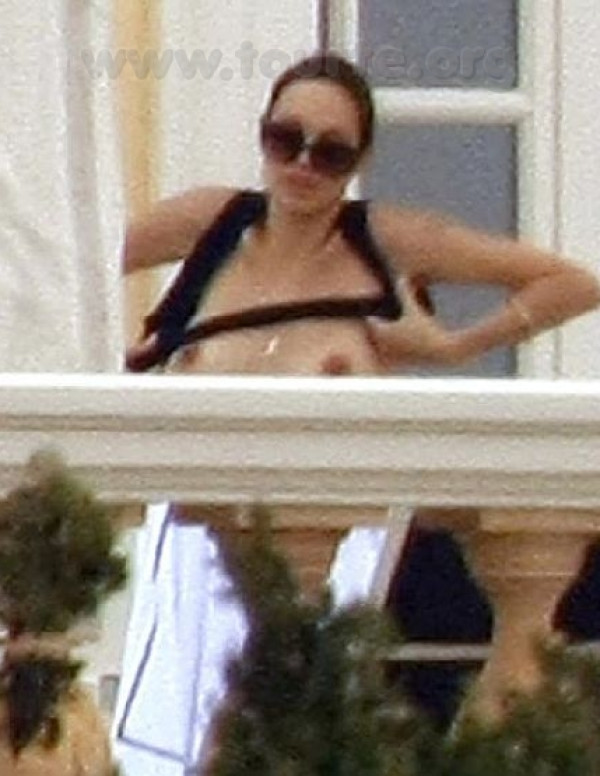 Angelina Jolie seins nus à Cannes