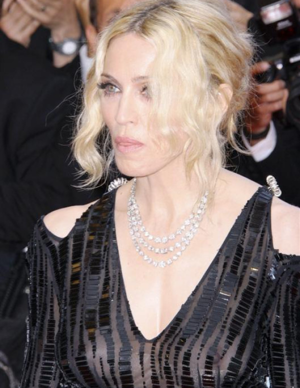 PHOTOS : Madonna montre ses seins à Cannes !