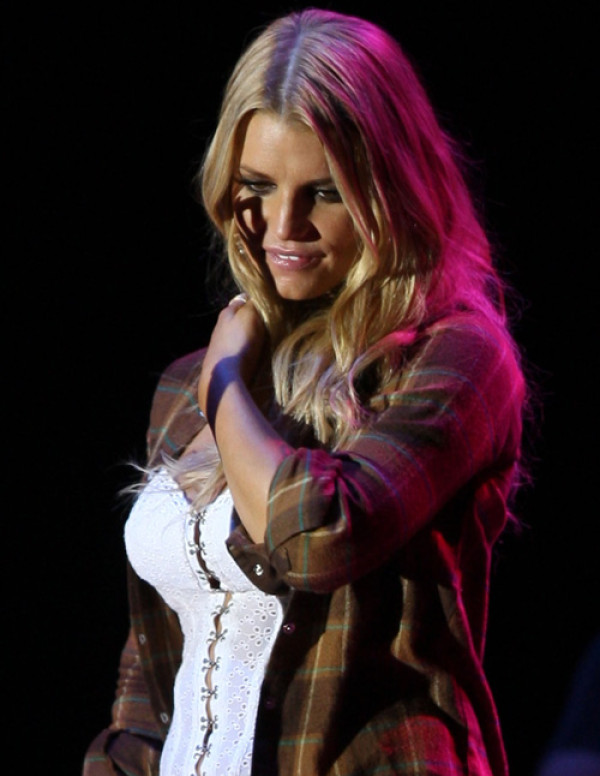 [PHOTOS] Jessica Simpson en ultra mini short
