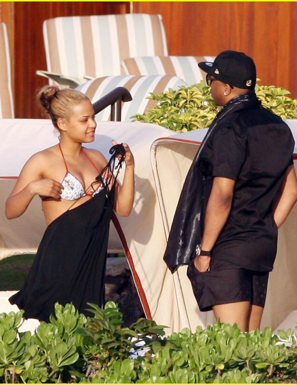Session bikini pour Christina Milian