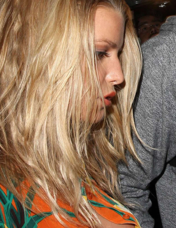 [PHOTOS] Sous la jupe de Jessica Simpson