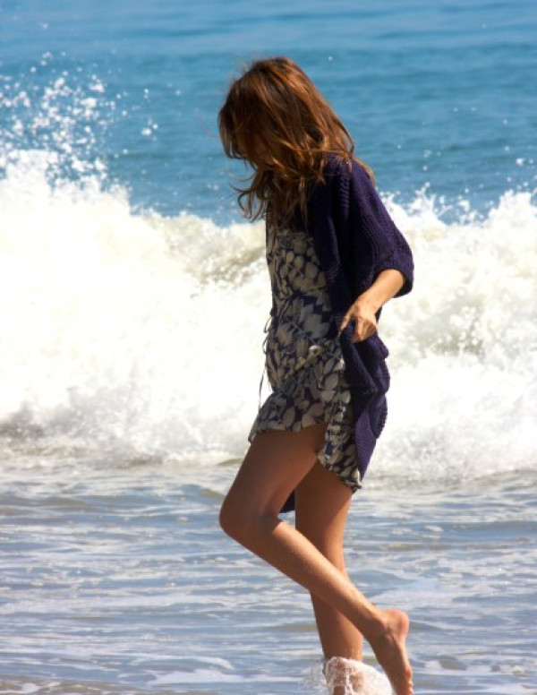 Miranda Kerr fait tomber le pantalon
