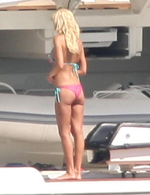 Tara Reid en bikini, ca devient chaud
