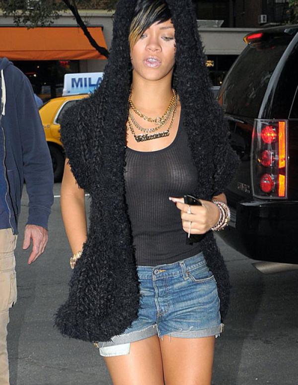 [PHOTOS] Oops, Rihanna dans un haut totalement transparent