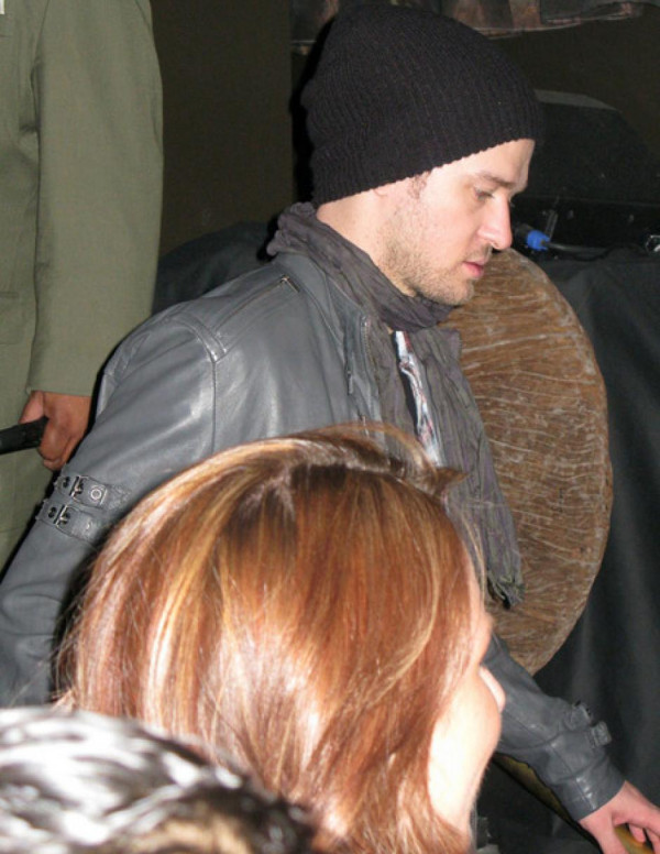 Justin Timberlake flirt avec une gogo danseuse