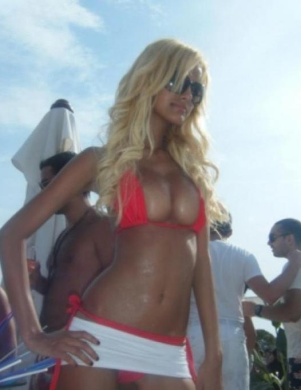 Zahia Dehar dans Dilemme
