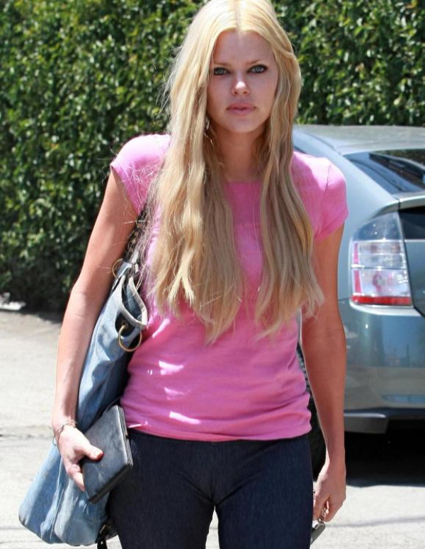 Sophie Monk la reine du Cameltoe