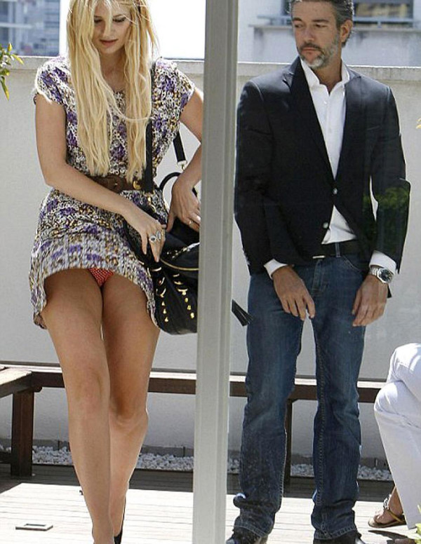 Oops la petite culotte rouge de Mischa Barton