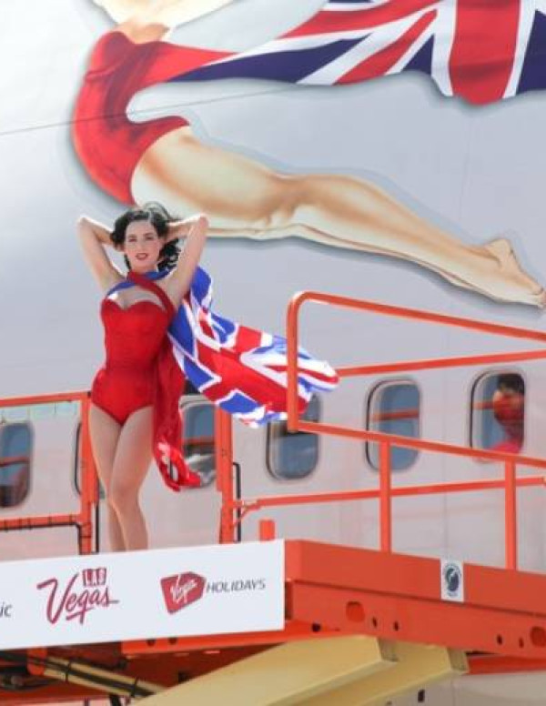 Dita Von Teese s’envoie en l’air !