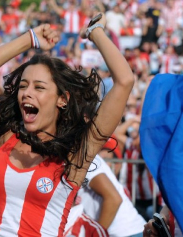 Larissa Riquelme nue supporte le Paraguay