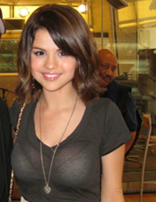 Une jolie transparence de Selena Gomez