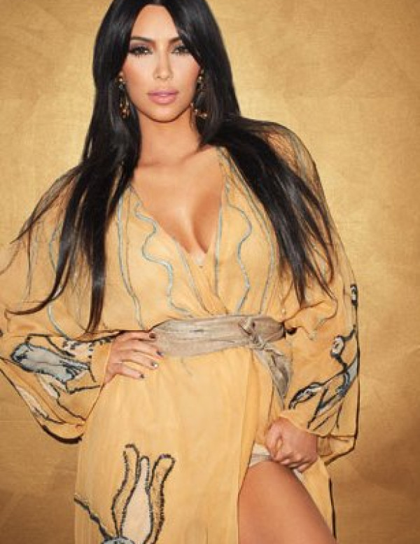 Kim Kardashian Sexy En Cléopoatre Pour Bazaar