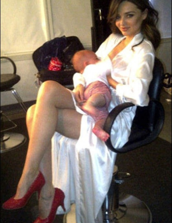 Miranda Kerr, une MILF sur Twitter