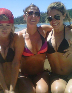 Les photos de vacances de Sara Jean Underwood sur Twitter