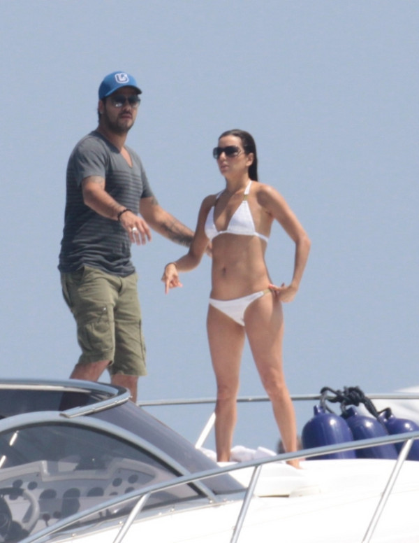 Eva Longoria sexy en bikini | Eduardo Cruz radin ?