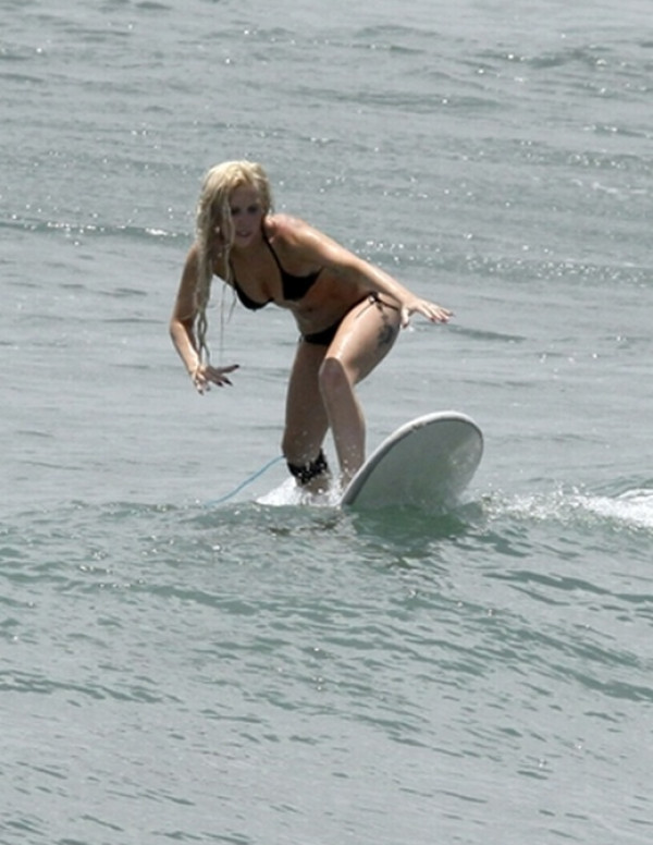Lady GaGa fait du surf à Puerto Vallarta à Mexico