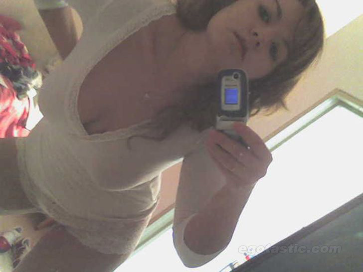 Victoria Santos est une superbe coquine qui adore exposer son corps gratos