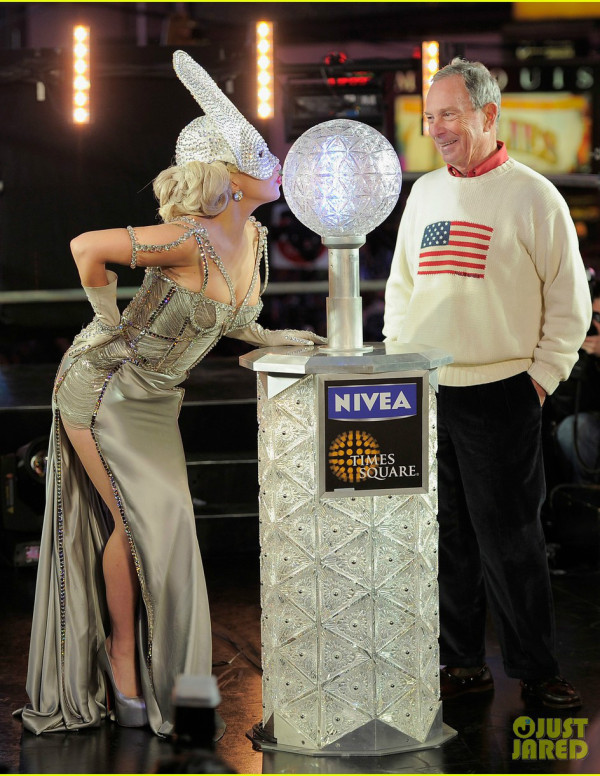 Lady Gaga conserve et reste fidèle à son look original et extravagant
