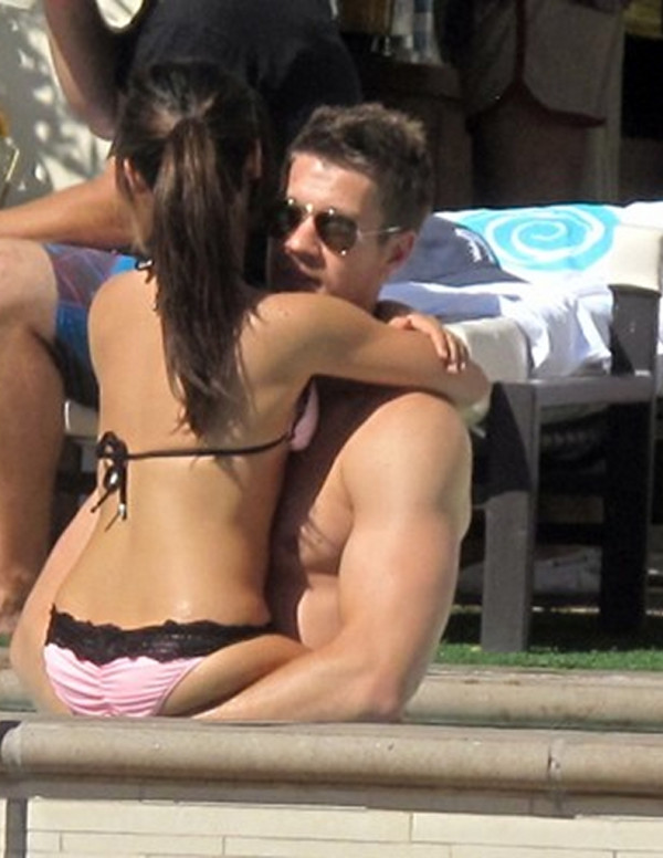 Ashley Tisdale sexy en bikini à Las Vegas
