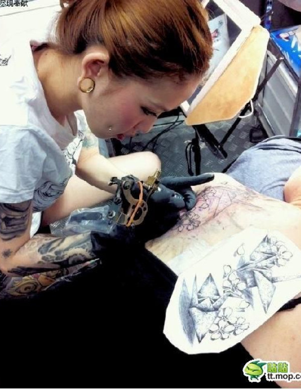 La plus belle tatoueuse japonaise