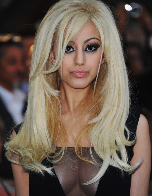 Zahia Dehar, plus blond que jamais