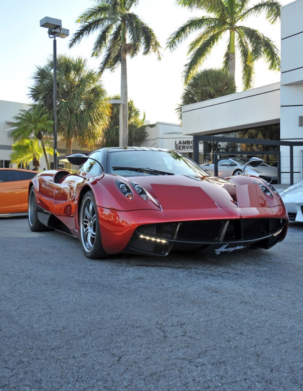 La belle Kim Kardashian dans les rues de Miami