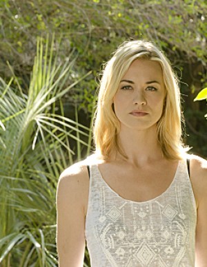 Yvonne Strahovski la coquine dans un style relax et sexy