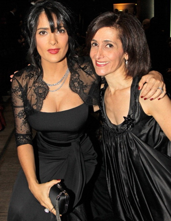 Salma Hayek à une soirée de gala à Paris