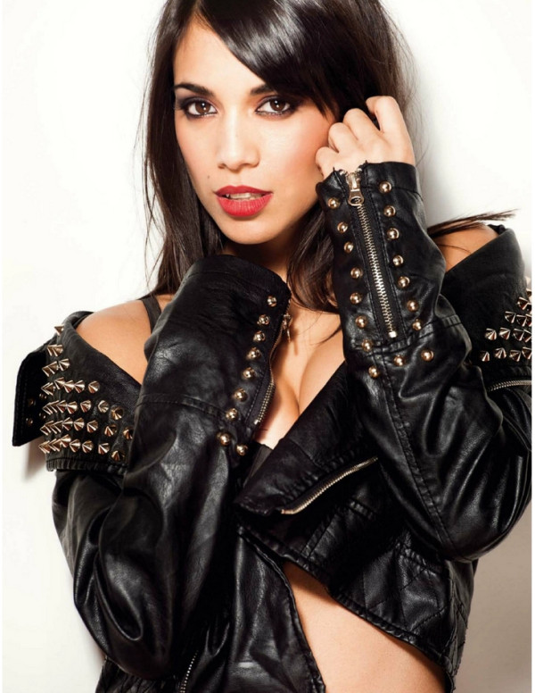 Fiona Wade montre ses belles formes pour un magazine