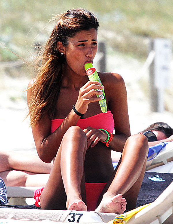 Federica Nargi dans un très beau maillot de bain rose