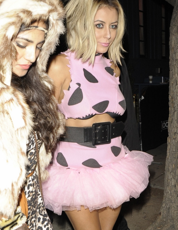 Aubrey O’Day quittant une fête d’Halloween in West Hollywood