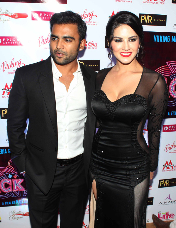 Sunny Leone à Mumbai pour la première du film Bollywood Jackpot