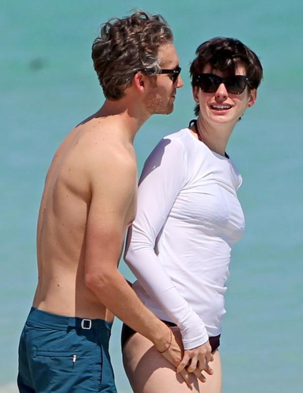 Anne Hathaway et son compagnon à Miami