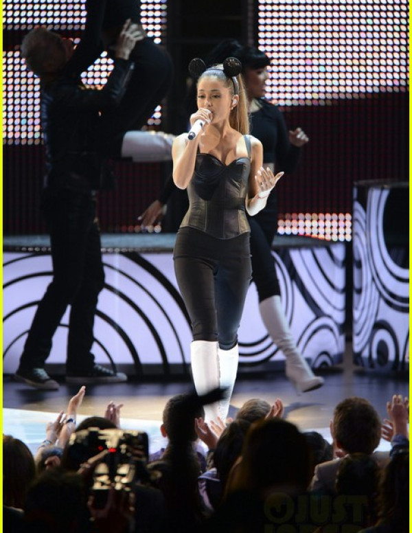 Ariana Grande à la cérémonie Radio Disney Music Awards à Los Angeles