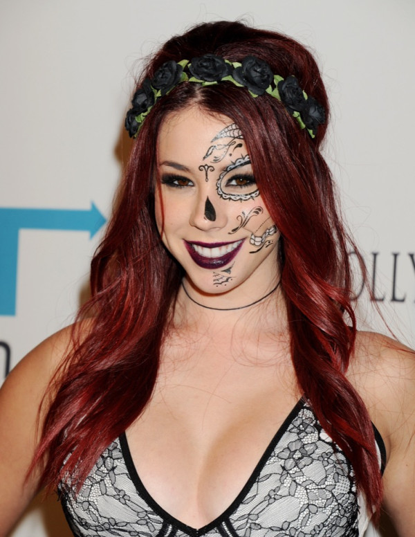 Jillian Rose Reed au bal masqué de l'Unicef