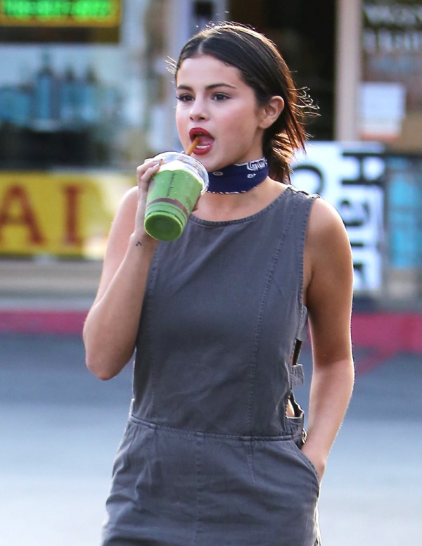 Selena Gomez se promène dans les rues de L.A.