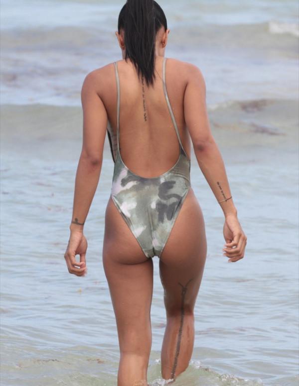 Karrueche Tran à la plage