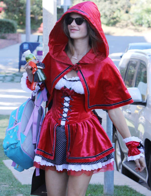 [HALLOWEEN 2015] Alessandra Ambrosio en chaperon rouge pour Halloween à Los Angeles 