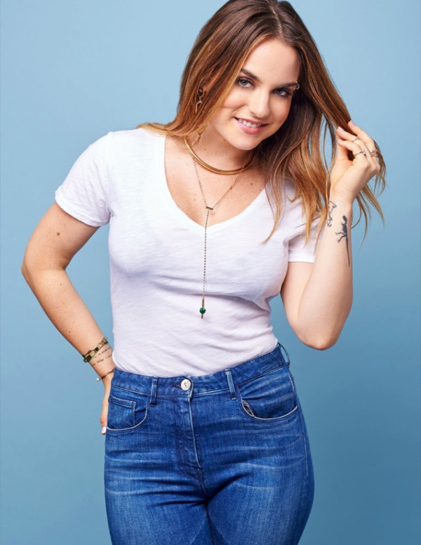 Joanna JoJo Levesque pose pour Elle 