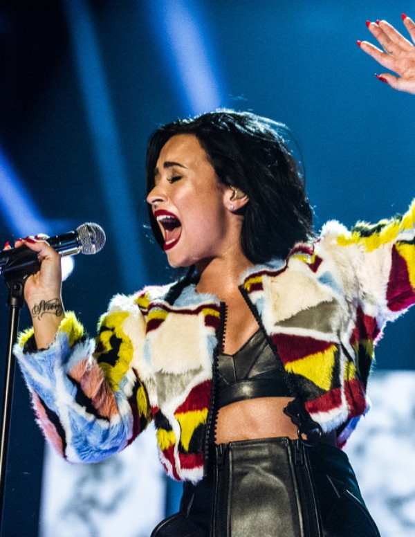 Demi Lovato en plein show au BBC 1 Teen Awards