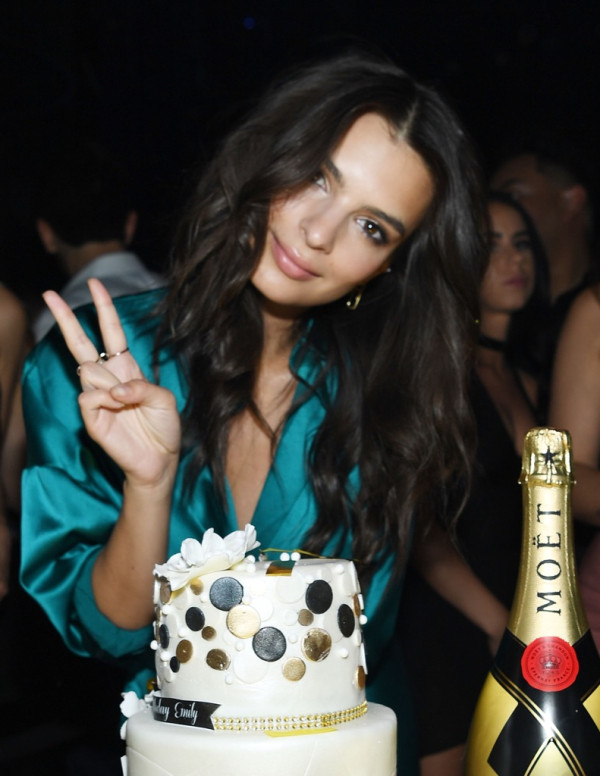 Emily Ratajkowski fête son 25ème anniversaire avec ses copines Las Vegas