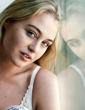 photos Iskra Lawrence