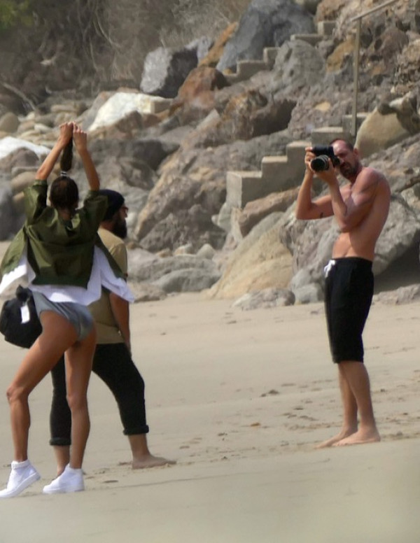 Alessandra Ambrosio à la plage de Los Angeles
