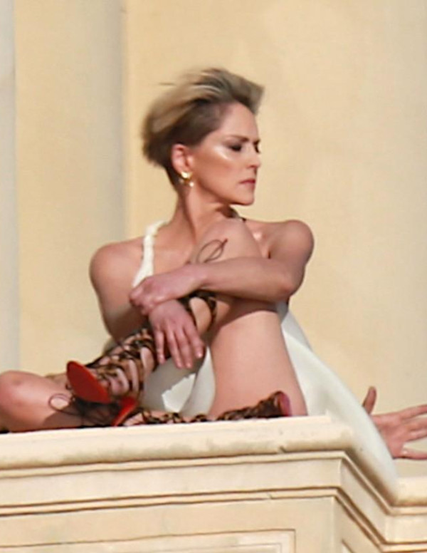Sharon Stone pendant une séance photo
