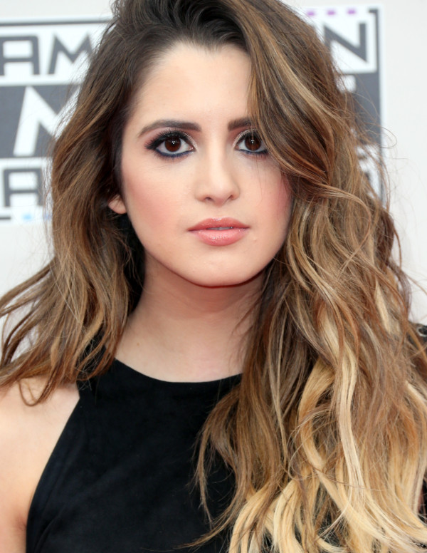 Une tenue sexy pour Laura Marano aux American Music Awards