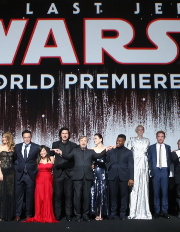 Daisy Ridley glamour et sexy pour la première de Star Wars : The Last Jedi à Los Angeles cette fois !
