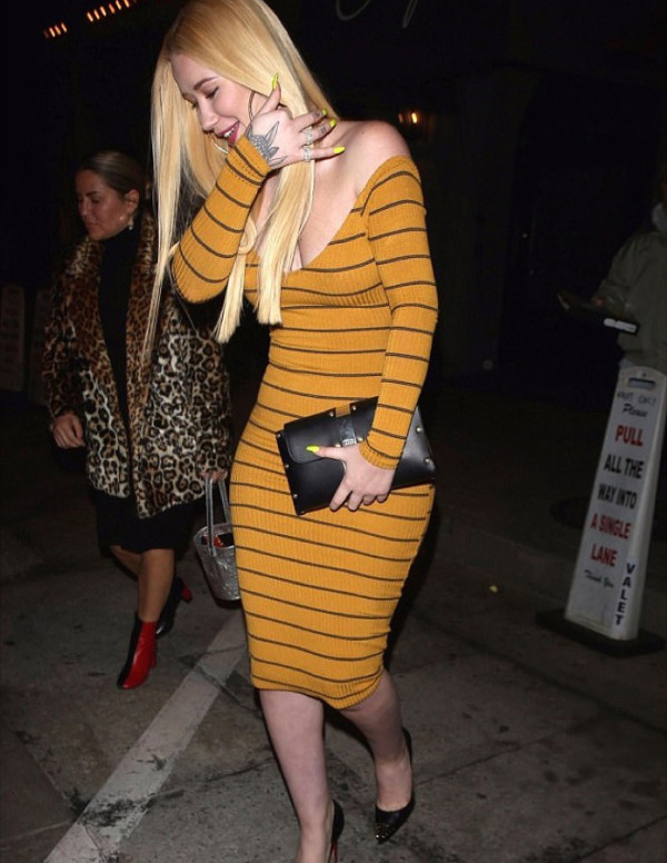 Iggy Azalea très canon en robe